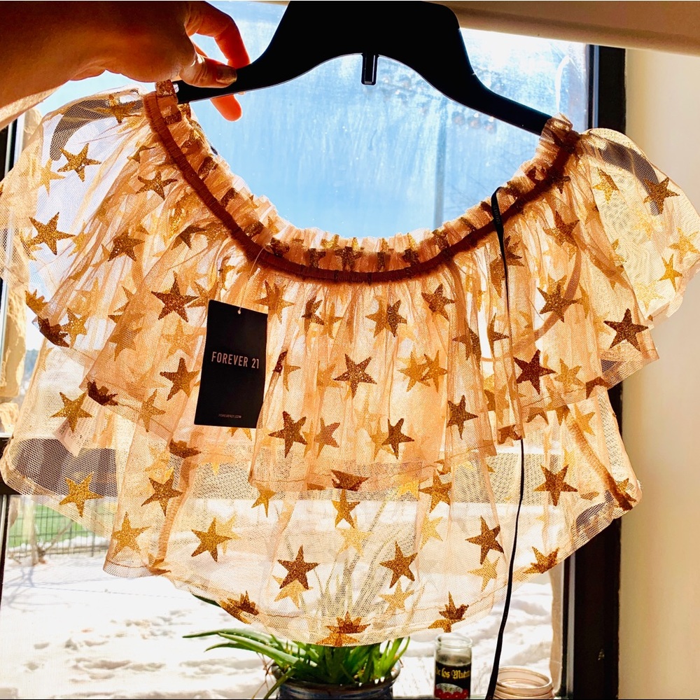 Adorable crop top off the shoulder with gold stars